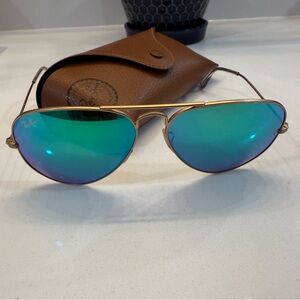 EUC - Blue Green Flash/Mirror Ray-Ban Aviator Sunglasses w/ Gold Frame and case
